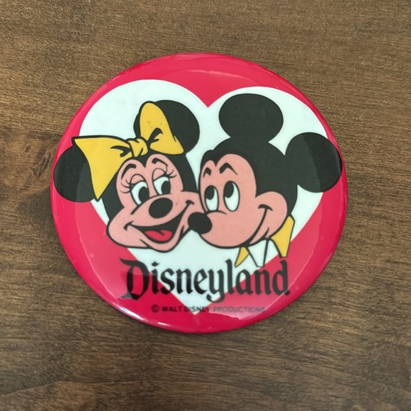 4 Vintage 1970’s Disneyland Pins - Picture 5 of 6